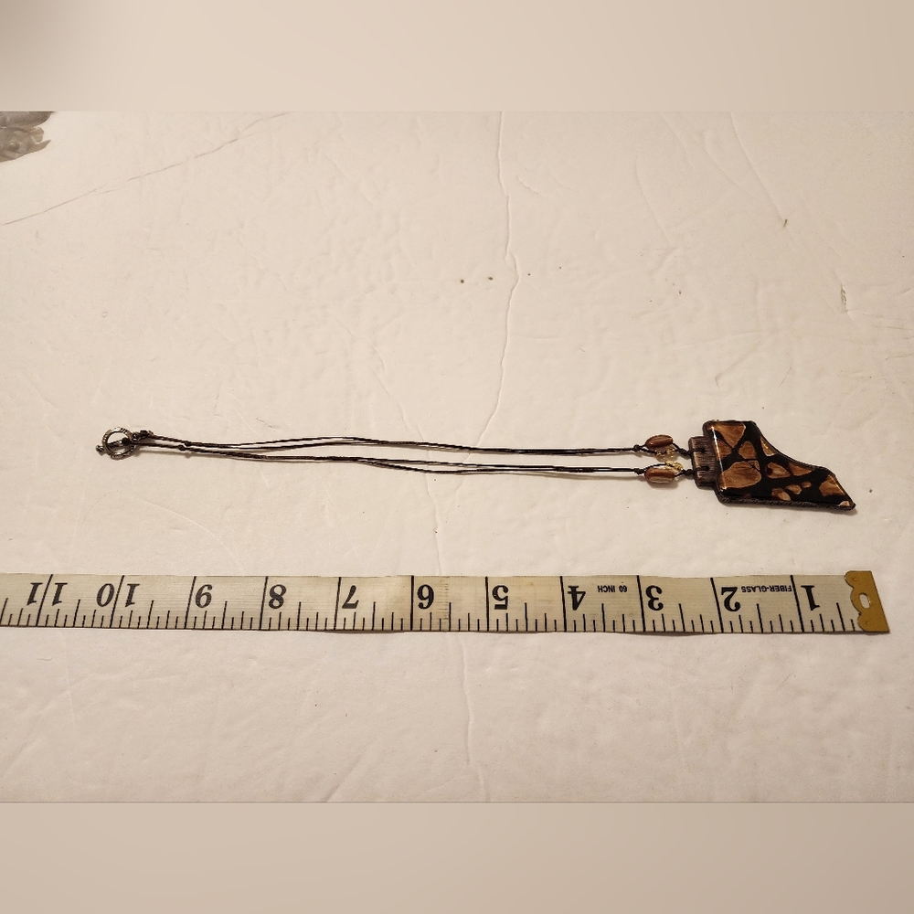 Treska Tortoiseshell Simple Amulet Necklace - Picture 2 of 4